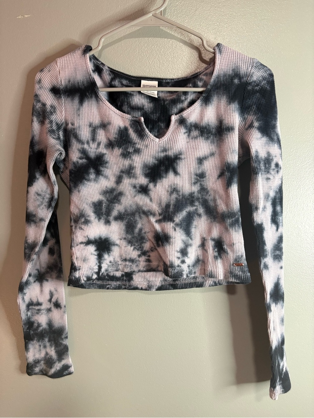 PINK Victoria’s Secret Waffle Knit Tie-Dye Long Sleeve Crop Top Gray Blush Small